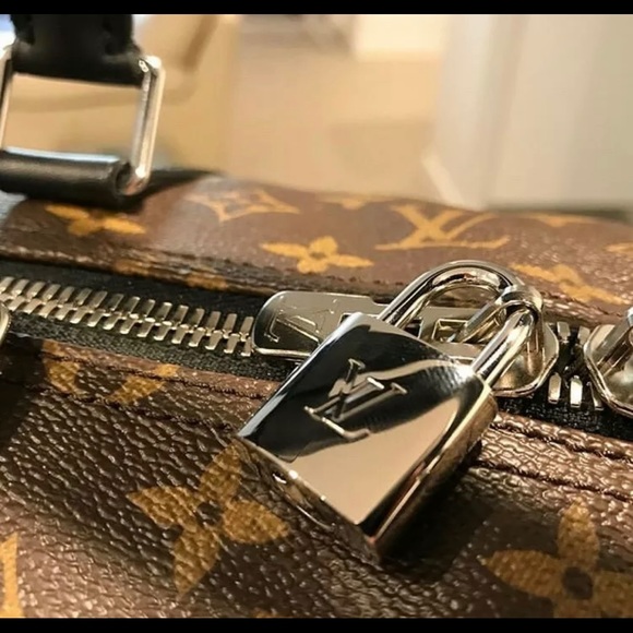 Louis Vuitton Keepall 60 Large Duffle Bag Monogram - Picture 4 of 5